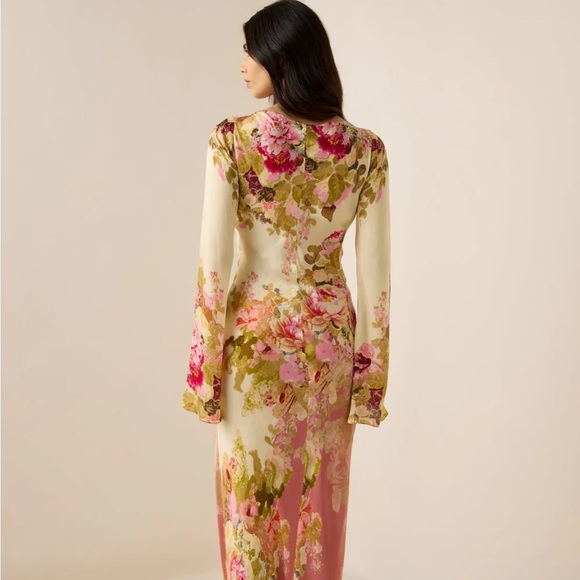 Elegant Floral Long Sleeve Dress - Picture 6 of 9